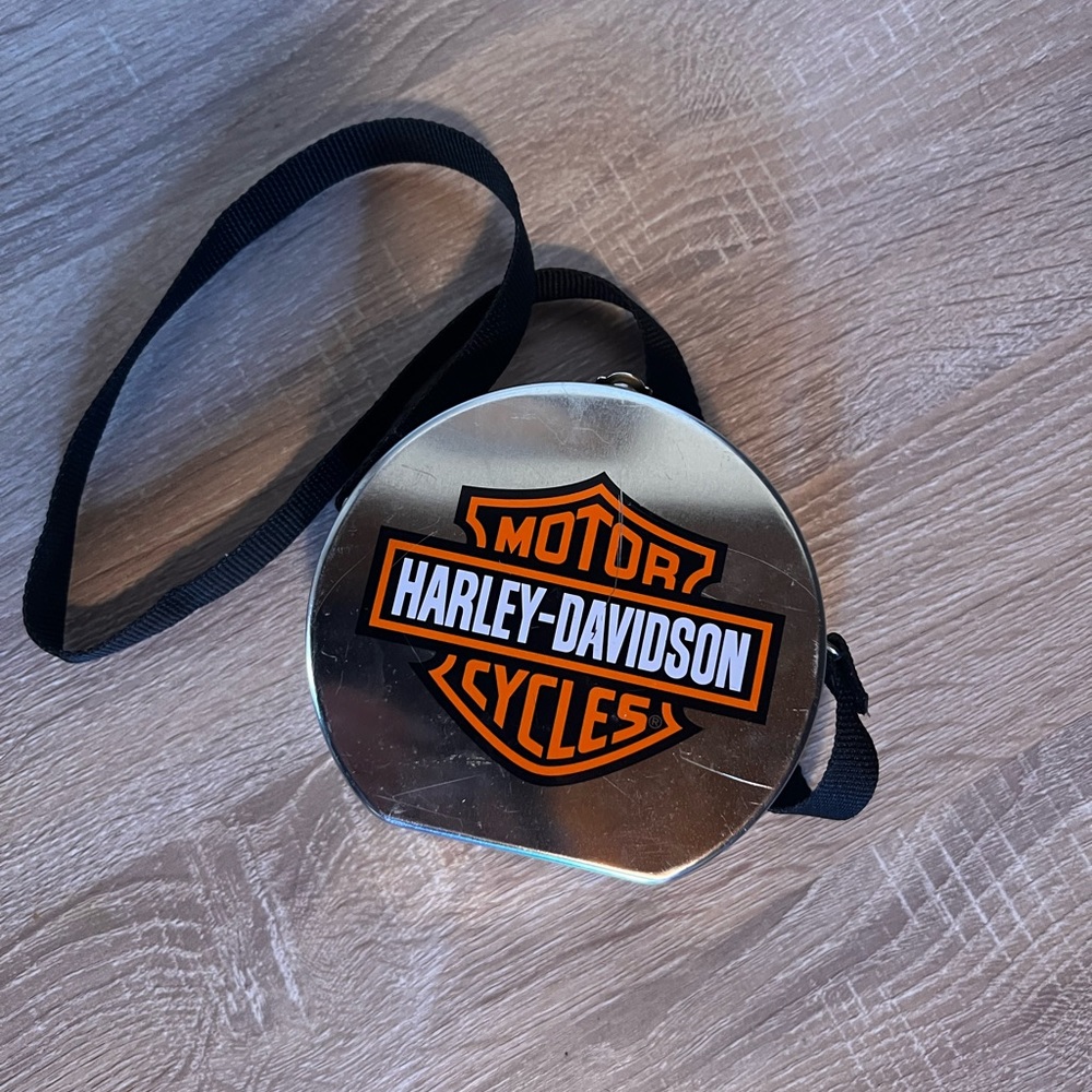 **SOLD** 🫶🏼 1999 Harley Davidson tin purse.
